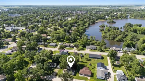 208 W Elm Manchester IA 52057
