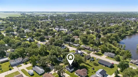 208 W Elm Manchester IA 52057
