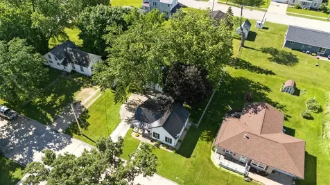 208 W Elm Manchester IA 52057