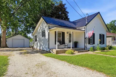208 W Elm Manchester IA 52057