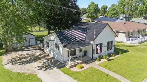 208 W Elm Manchester IA 52057