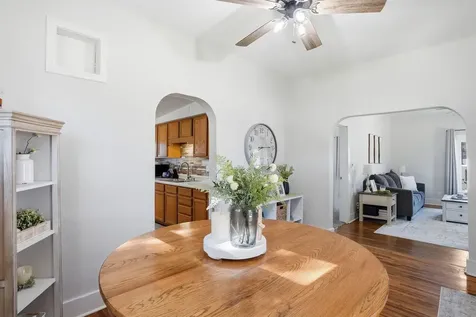 208 W Elm Manchester IA 52057
