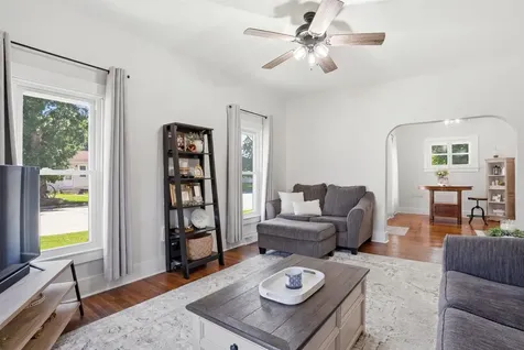 208 W Elm Manchester IA 52057
