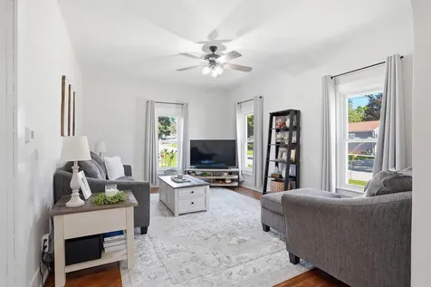 208 W Elm Manchester IA 52057