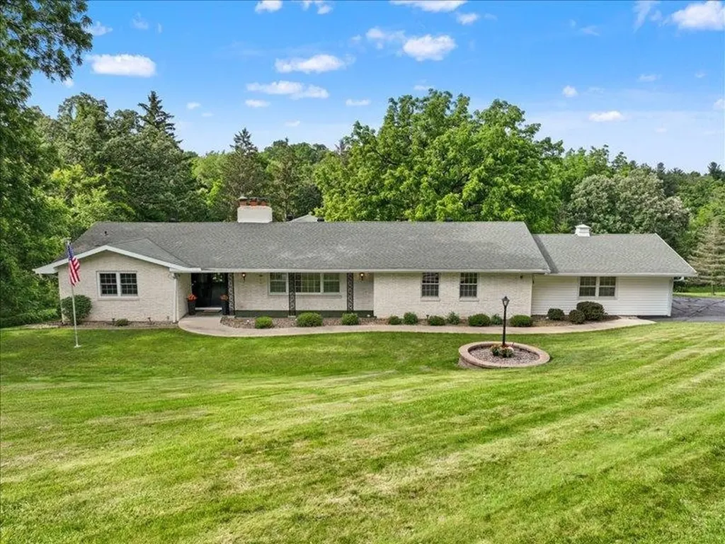 12275 Kingston Dubuque IA 52001