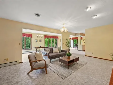 12275 Kingston Dubuque IA 52001