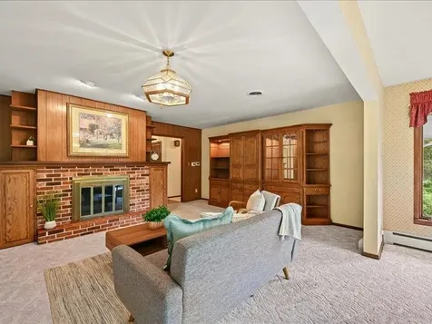 12275 Kingston Dubuque IA 52001