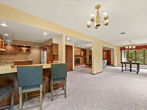 12275 Kingston Dubuque IA 52001