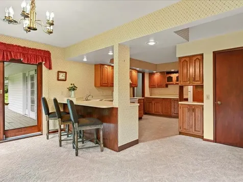 12275 Kingston Dubuque IA 52001