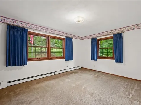 12275 Kingston Dubuque IA 52001