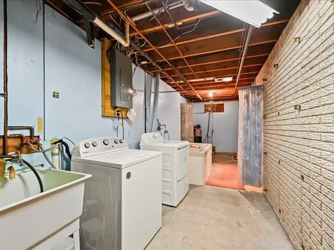 12275 Kingston Dubuque IA 52001