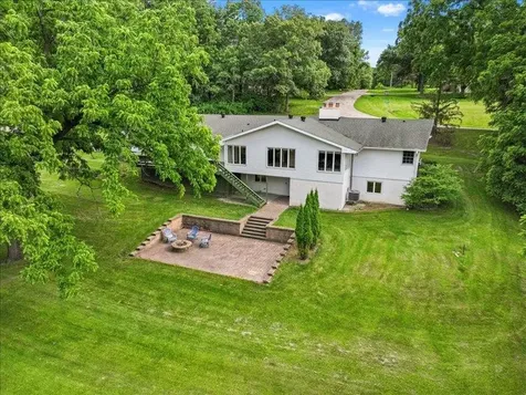 12275 Kingston Dubuque IA 52001