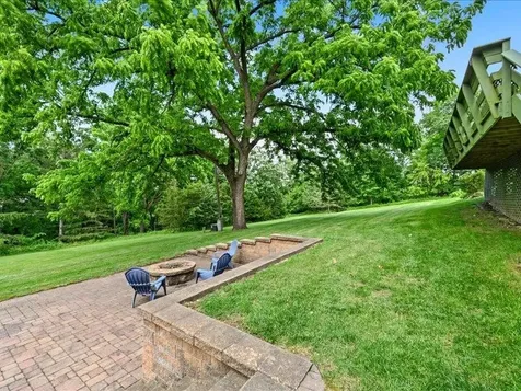 12275 Kingston Dubuque IA 52001