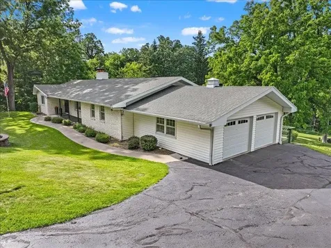 12275 Kingston Dubuque IA 52001