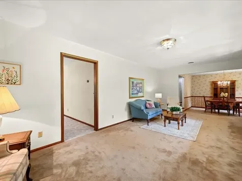 12275 Kingston Dubuque IA 52001