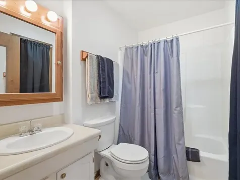 1203 SE 8th Dyersville IA 52040