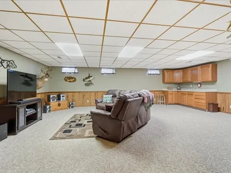 1203 SE 8th Dyersville IA 52040