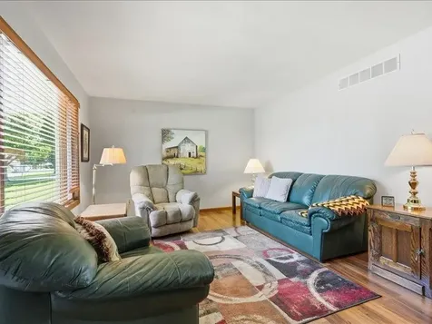 1203 SE 8th Dyersville IA 52040