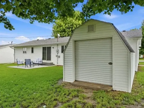 1203 SE 8th Dyersville IA 52040