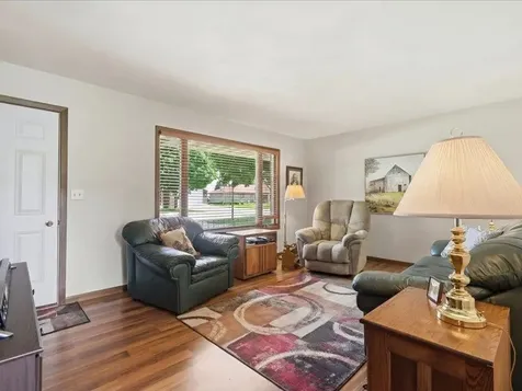 1203 SE 8th Dyersville IA 52040
