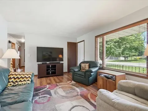 1203 SE 8th Dyersville IA 52040