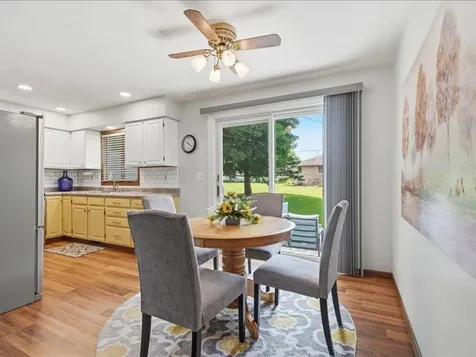 1203 SE 8th Dyersville IA 52040