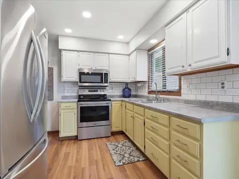 1203 SE 8th Dyersville IA 52040