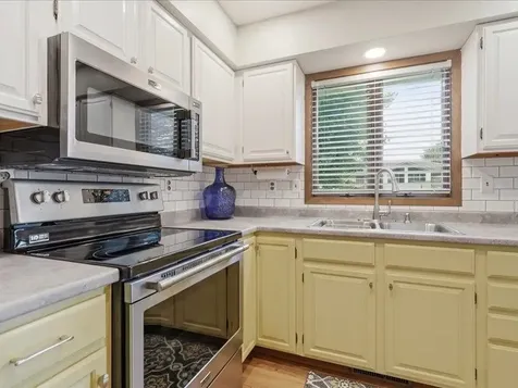 1203 SE 8th Dyersville IA 52040