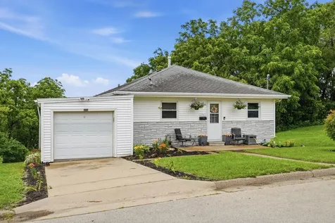 2985 Brunswick Dubuque IA 52001