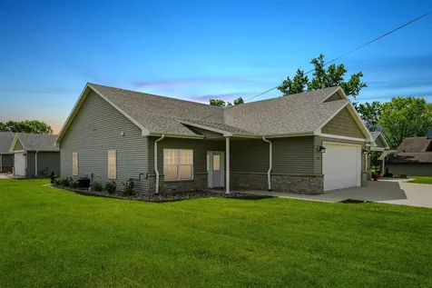 304 S Chestnut Edgewood IA 52042