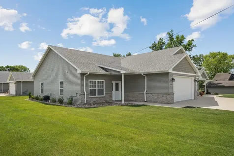 304 S Chestnut Edgewood IA 52042
