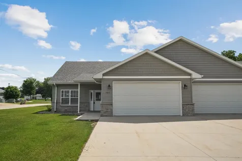 304 S Chestnut Edgewood IA 52042