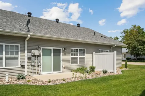 304 S Chestnut Edgewood IA 52042
