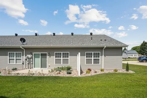 304 S Chestnut Edgewood IA 52042