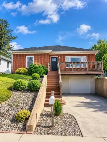 2030 Ogilby Dubuque IA 52001