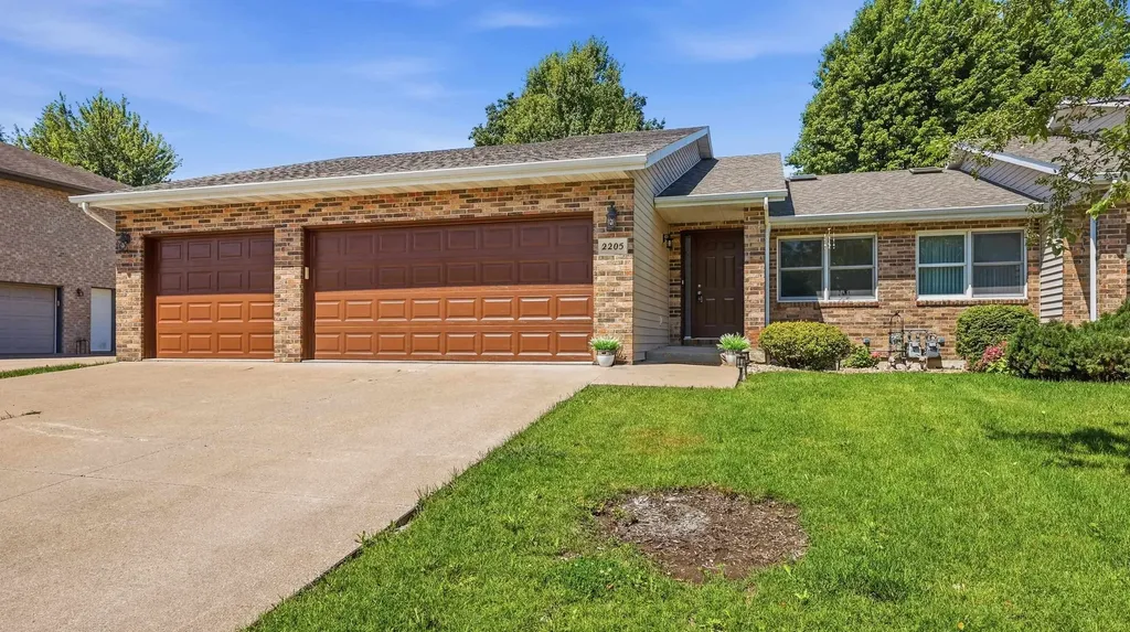 2205 Trenton Dubuque IA 52002
