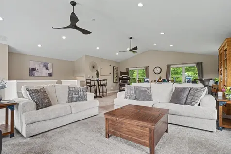 102 N Bluff Guttenberg IA 52052