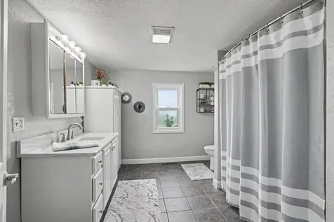 102 N Bluff Guttenberg IA 52052