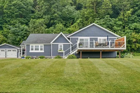 102 N Bluff Guttenberg IA 52052
