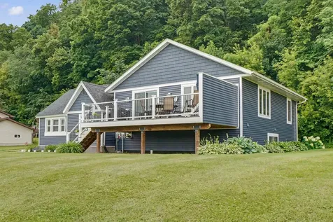102 N Bluff Guttenberg IA 52052