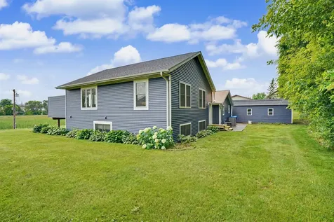 102 N Bluff Guttenberg IA 52052