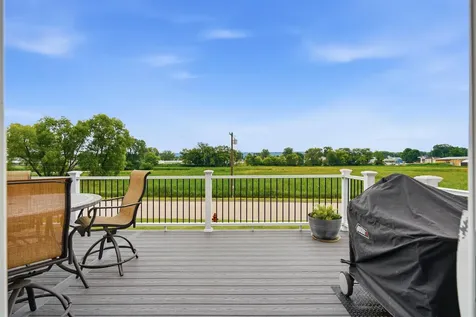 102 N Bluff Guttenberg IA 52052