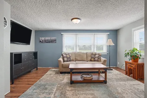 102 N Bluff Guttenberg IA 52052