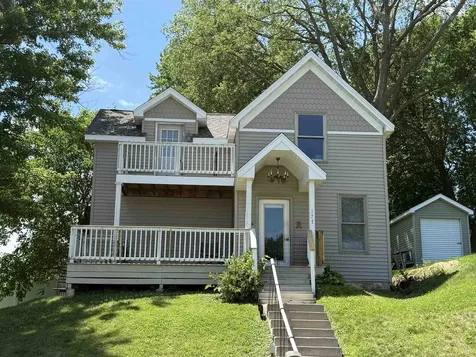 277 Quince Dubuque IA 52001