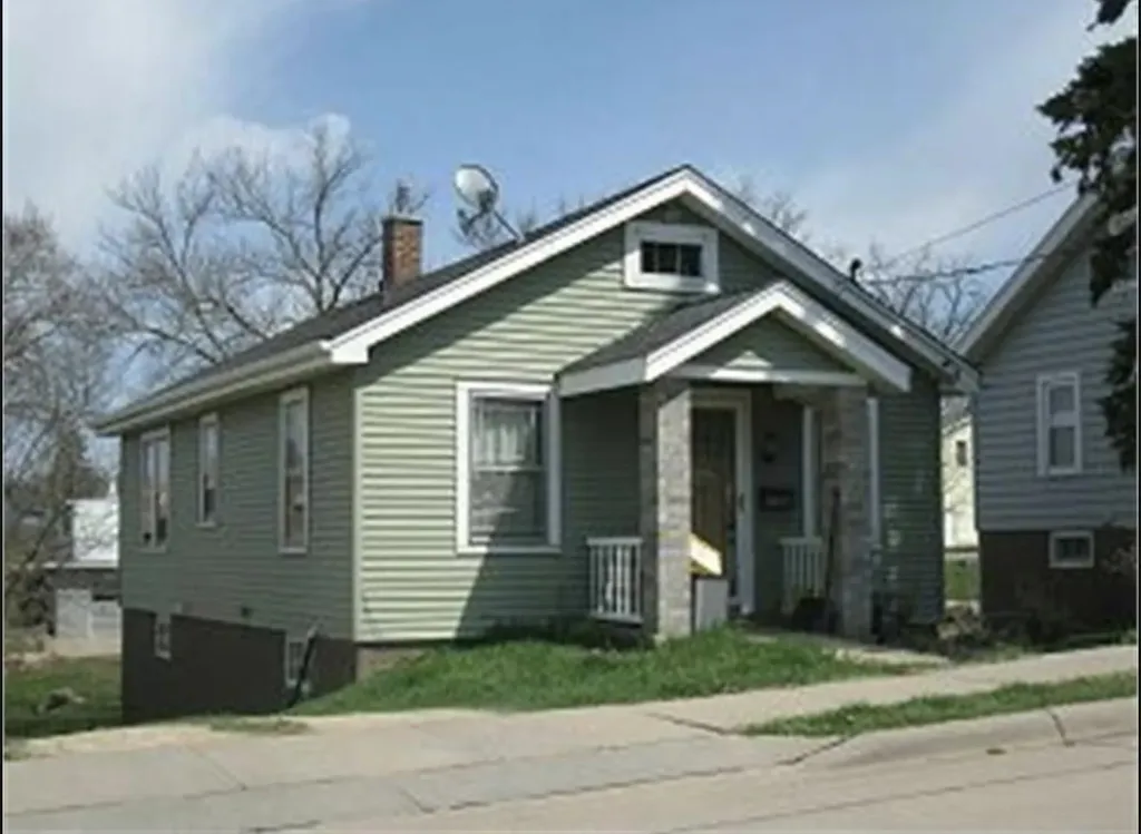 2605 Van Buren Dubuque IA 52001
