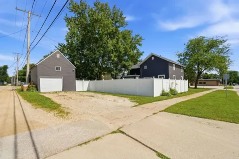 400 E Fayette Manchester IA 52057-000