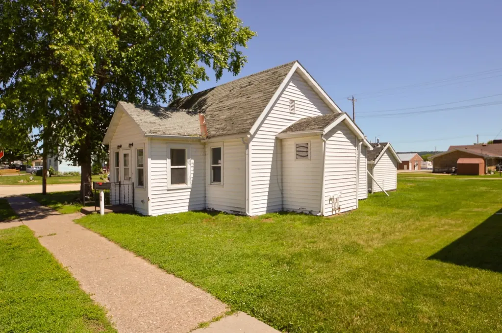 1109 Washington Bellevue IA 52031