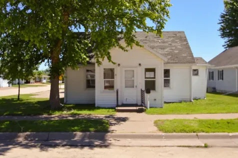 1109 Washington Bellevue IA 52031