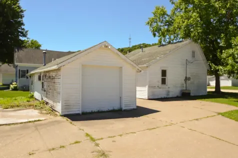 1109 Washington Bellevue IA 52031