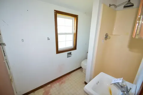 1109 Washington Bellevue IA 52031